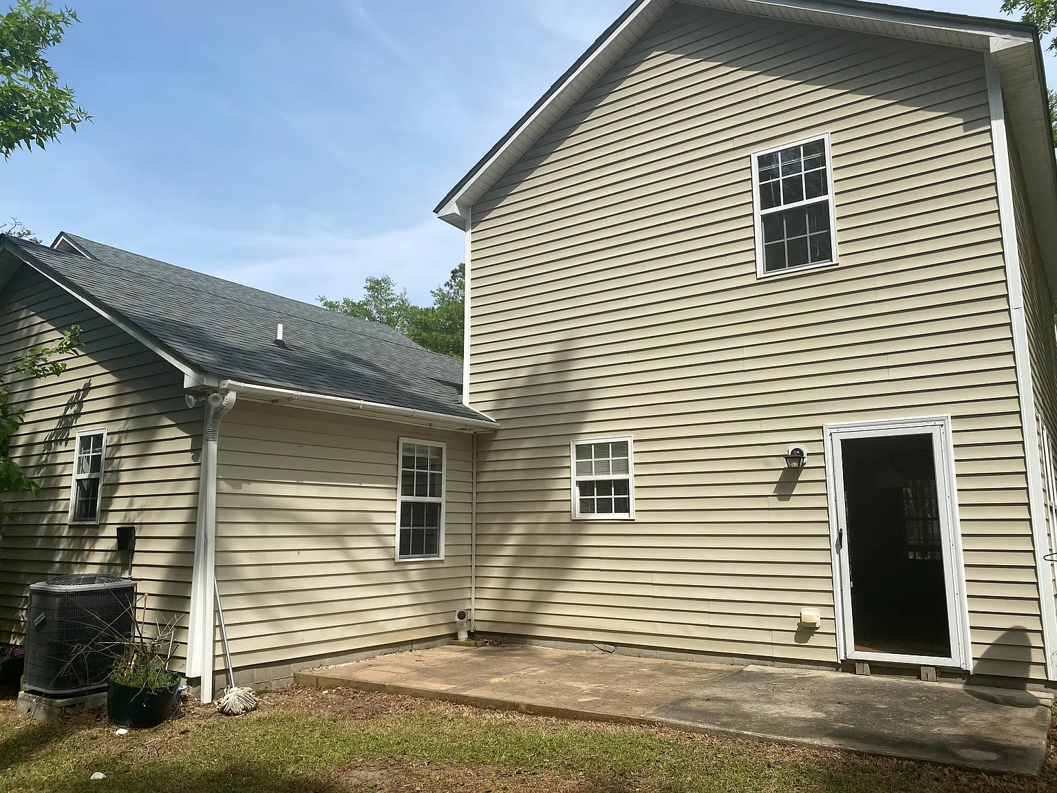 3 bed, 2.5 bath, 1400 sqft, $1,900 — Photo 3