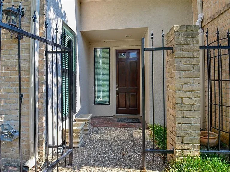 15735 Tanya Cir — Photo 47