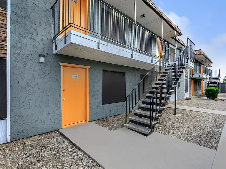 Palisade Park Aparments — Photo 21