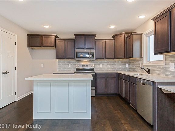 3rd image of 655 NE Wilden Dr