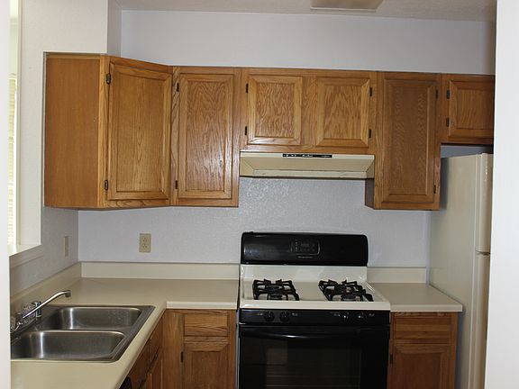 Gas range and double sinkf