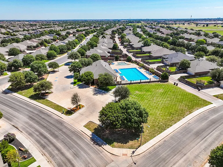 5908 Pedernales Dr — Photo 36