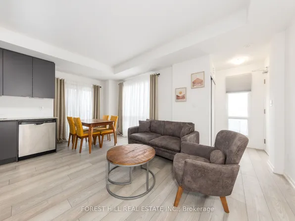 18 Lytham Green Cir #2, Newmarket, ON L3Y 0H4