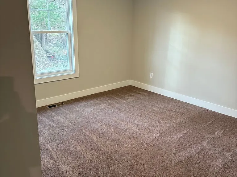 325 Yorktown Dr — Photo 13