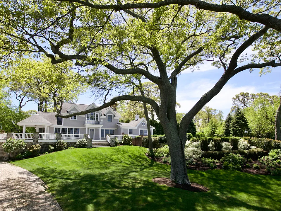62 Winthrop Rd