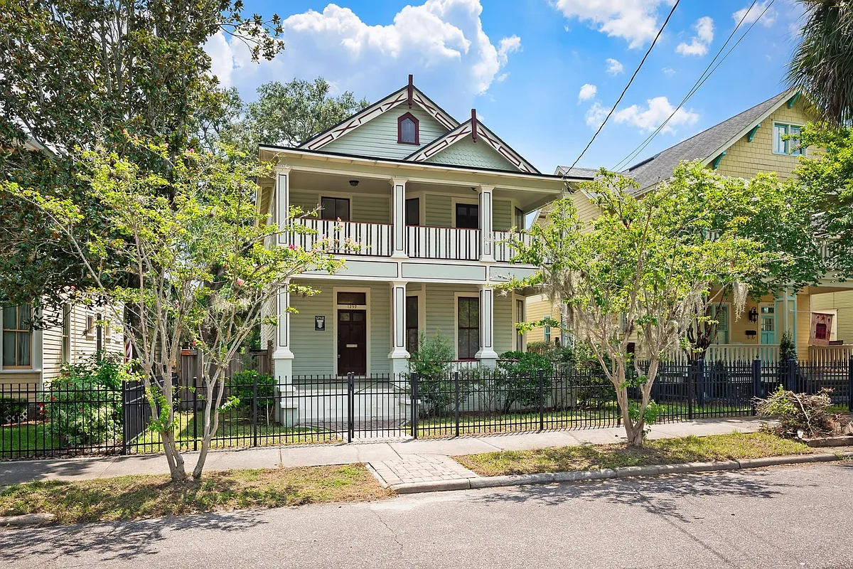 Building Photo - 1239 Hubbard St
