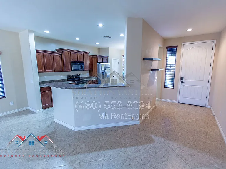 11751 W Daley Ln — Photo 9