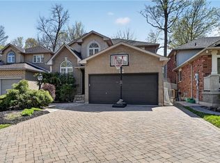 734 Brigadoon Dr, Hamilton, ON L9C 7S2