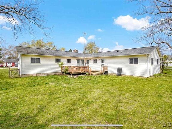 3rd image of 3053 Hill Dr