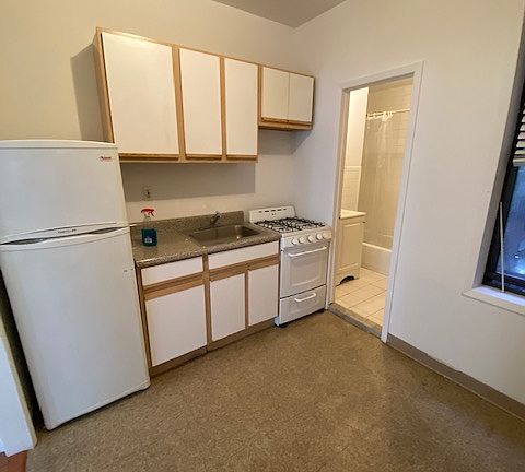5th image of 3078 45th St #1F