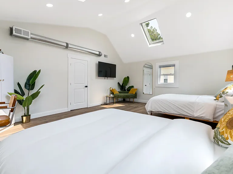 1145 Rowley Ave #1 — Photo 16