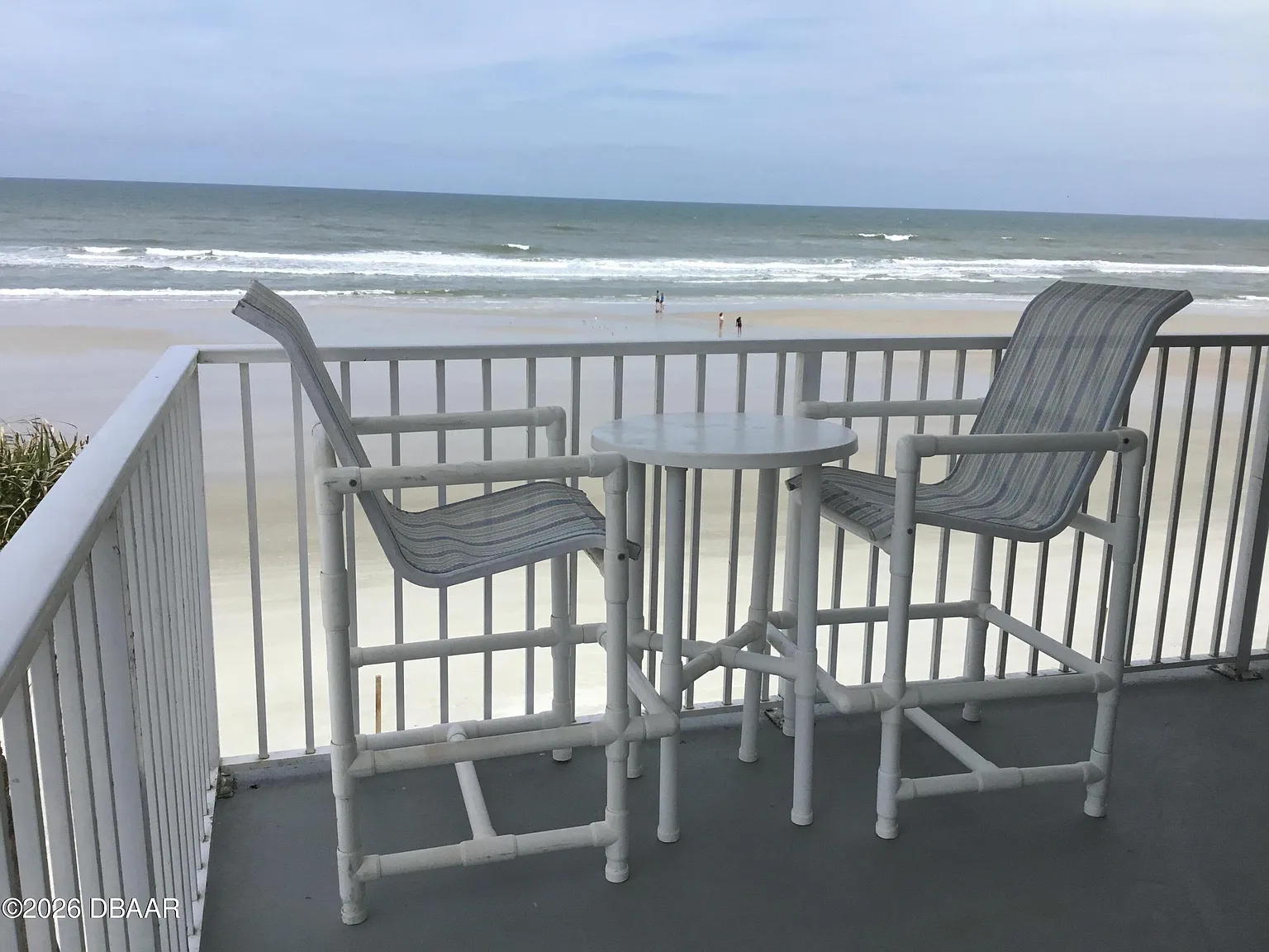 3 bed, 2.0 bath, 1240 sqft, $6,300 — Photo 2