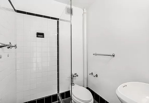 5th image of 310 E 44th St APT 1601