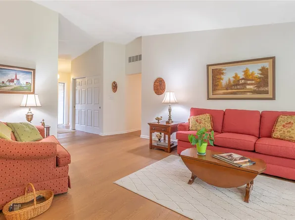 5400 Newell Dr, Dayton, OH 45440