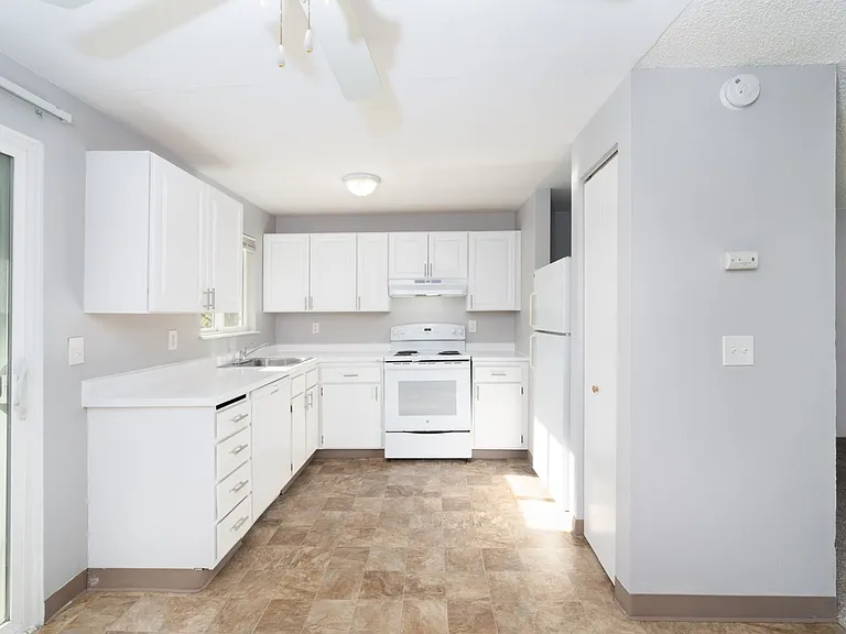 8332 SW 21st Ave — Photo 12