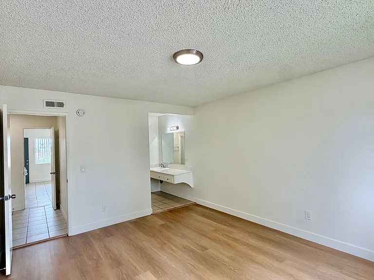 Cypress Apartments — Photo 30