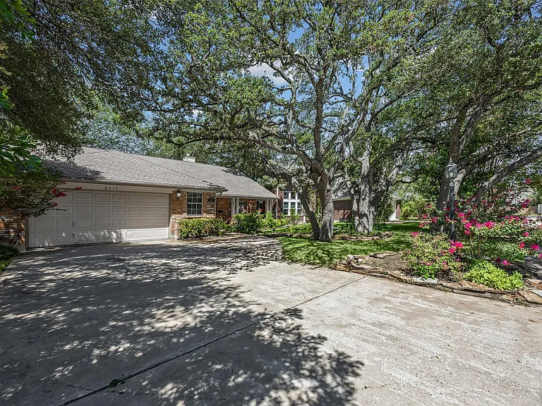 8417 Cornerwood Dr — Photo 4