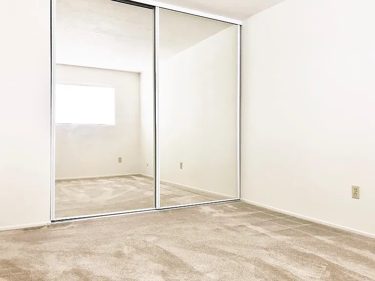 Coronado Apartments — Photo 10
