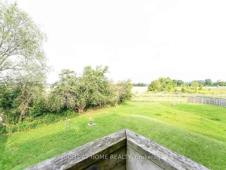 42 Forsyth Cres — Photo 3