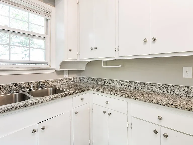 556792_020_kitchen_12920660.jpg