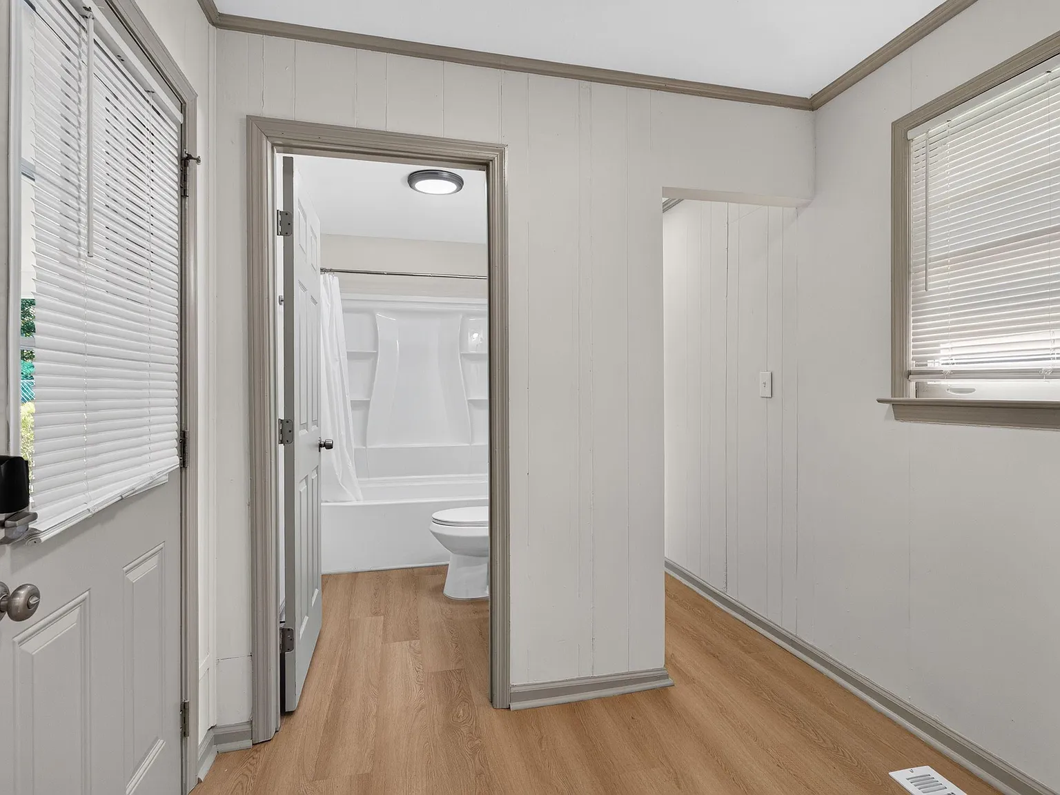 4 bed, 2.5 bath, 1672 sqft, $663 — Photo 3