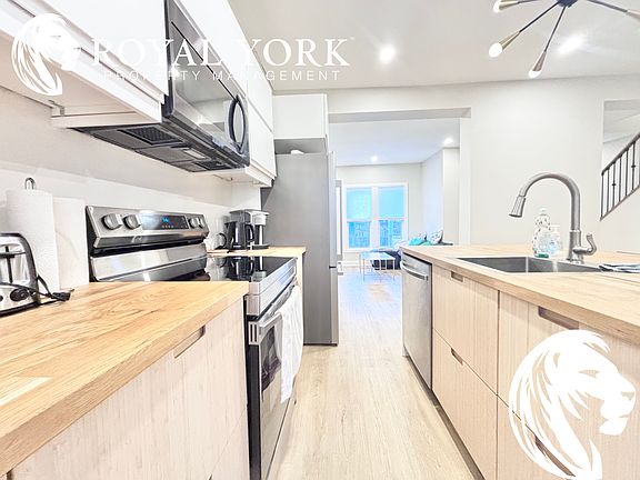 4th image of 4744 Lovell Pl