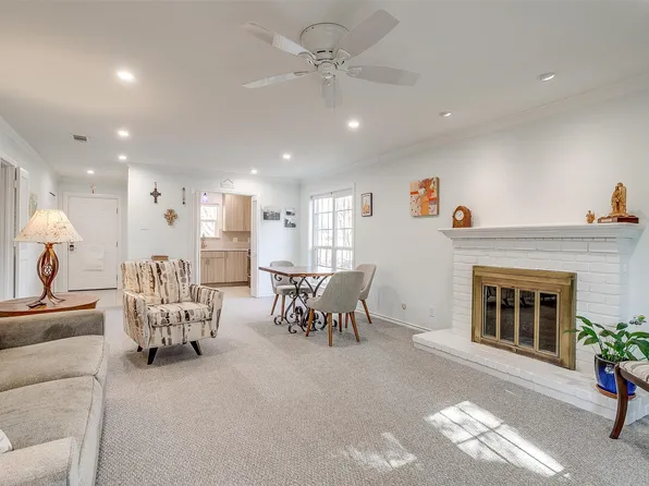 1215 Roaring Springs Rd, Fort Worth, TX 76114