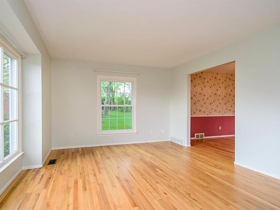 4th image of 2466 Trenton Ct