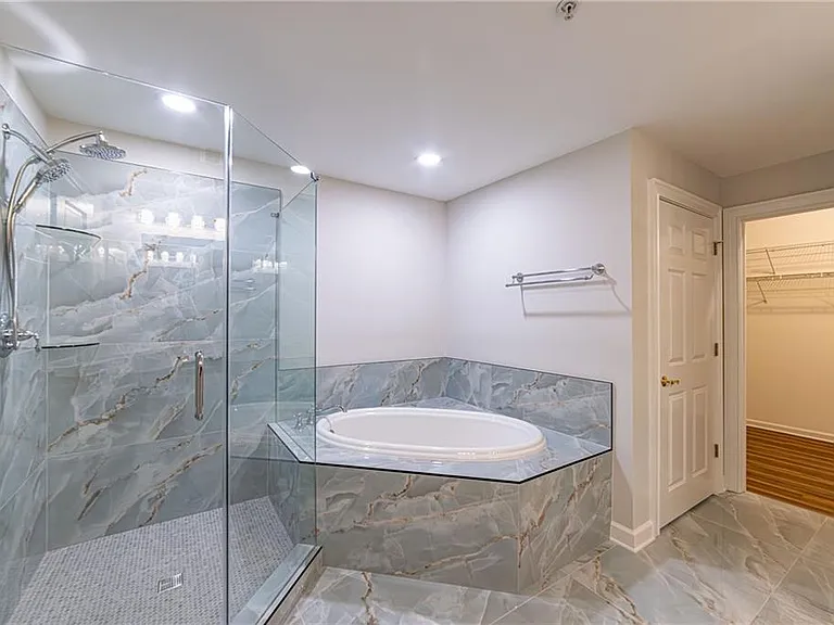 3275 Lenox Rd NE #214 — Photo 36