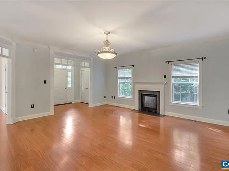 991 Carodon Dr — Photo 4