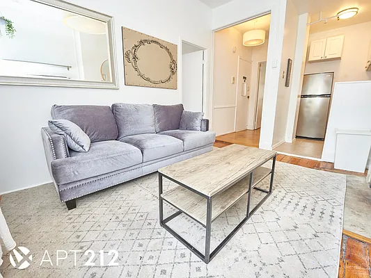 Rented by APT212 INC | media 4