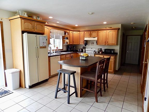3rd image of 177 Crescent St