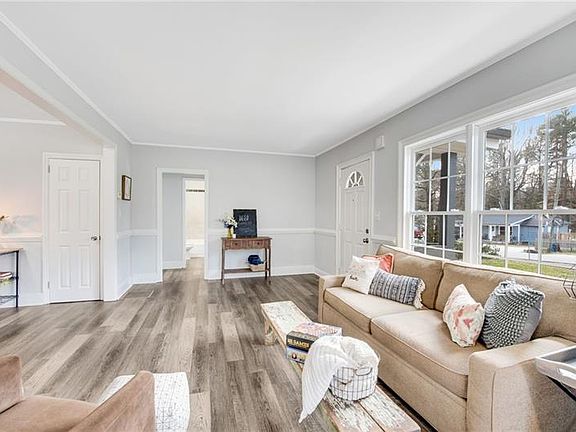 4th image of 1681 Sams St SE