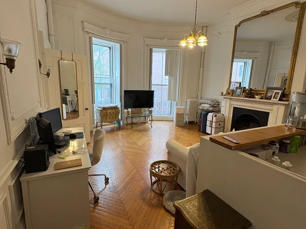88 W Cedar St, Boston, MA