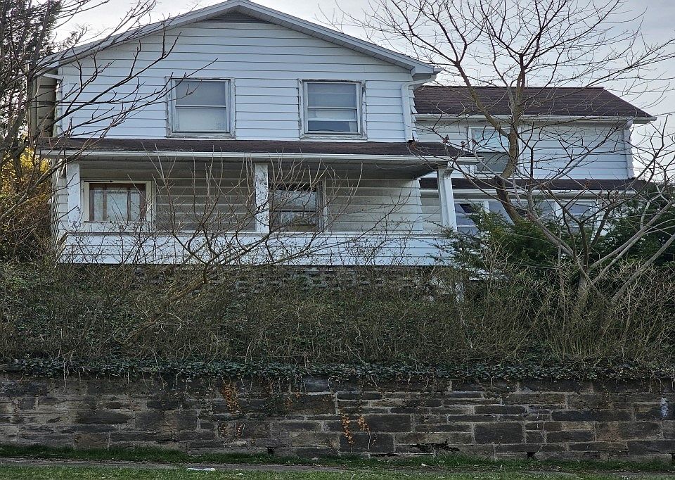 1st image of 525 Lowry Ave