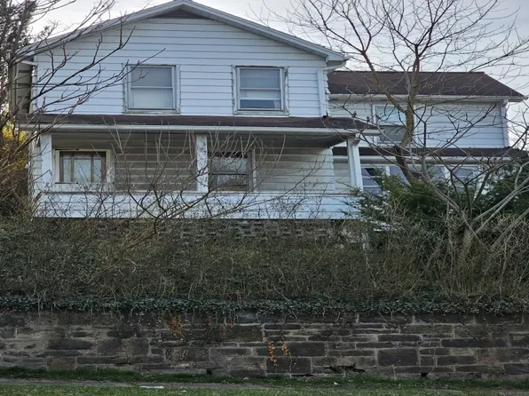 525 Lowry Ave, Jeannette, PA 15644