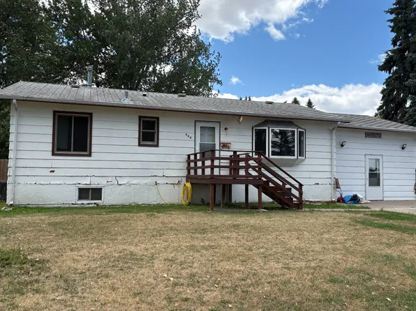 404 14th St NW, Devils Lake, ND 58301