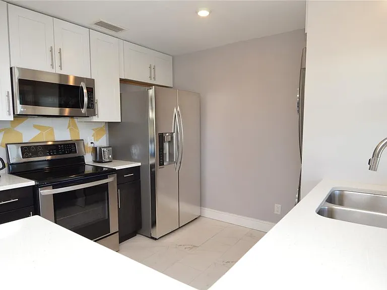 5245 Coquina Key Dr SE #D — Photo 10