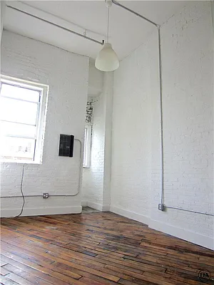 Rented by DSA Realty | media 32