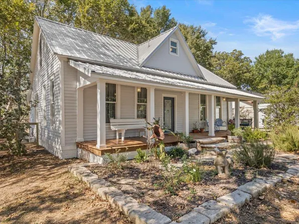 503 Wilkes St, Smithville, TX 78957