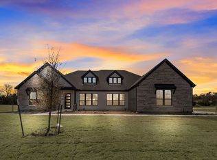 1030 Julian Dr, Van Alstyne, TX 75495