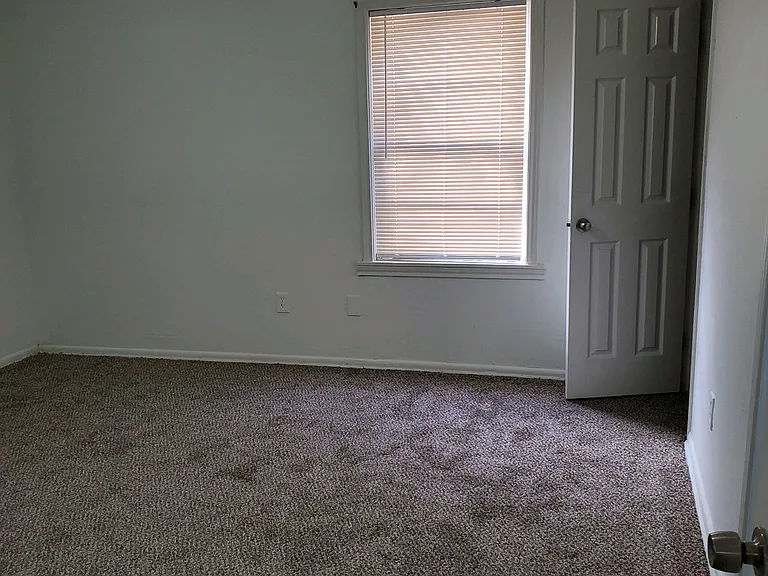 5631 1/2 Eskridge St #5631-1/2 — Photo 4