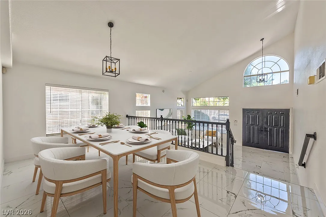 5 bed, 3.0 bath, 2896 sqft, $3,499 — Photo 2