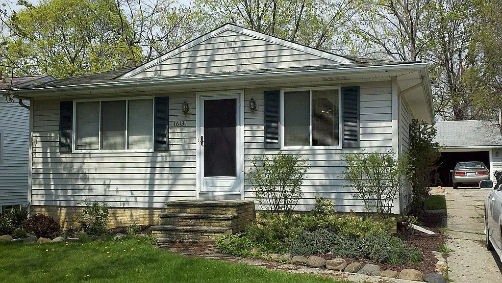 16131 Glenburn Ave photo 1