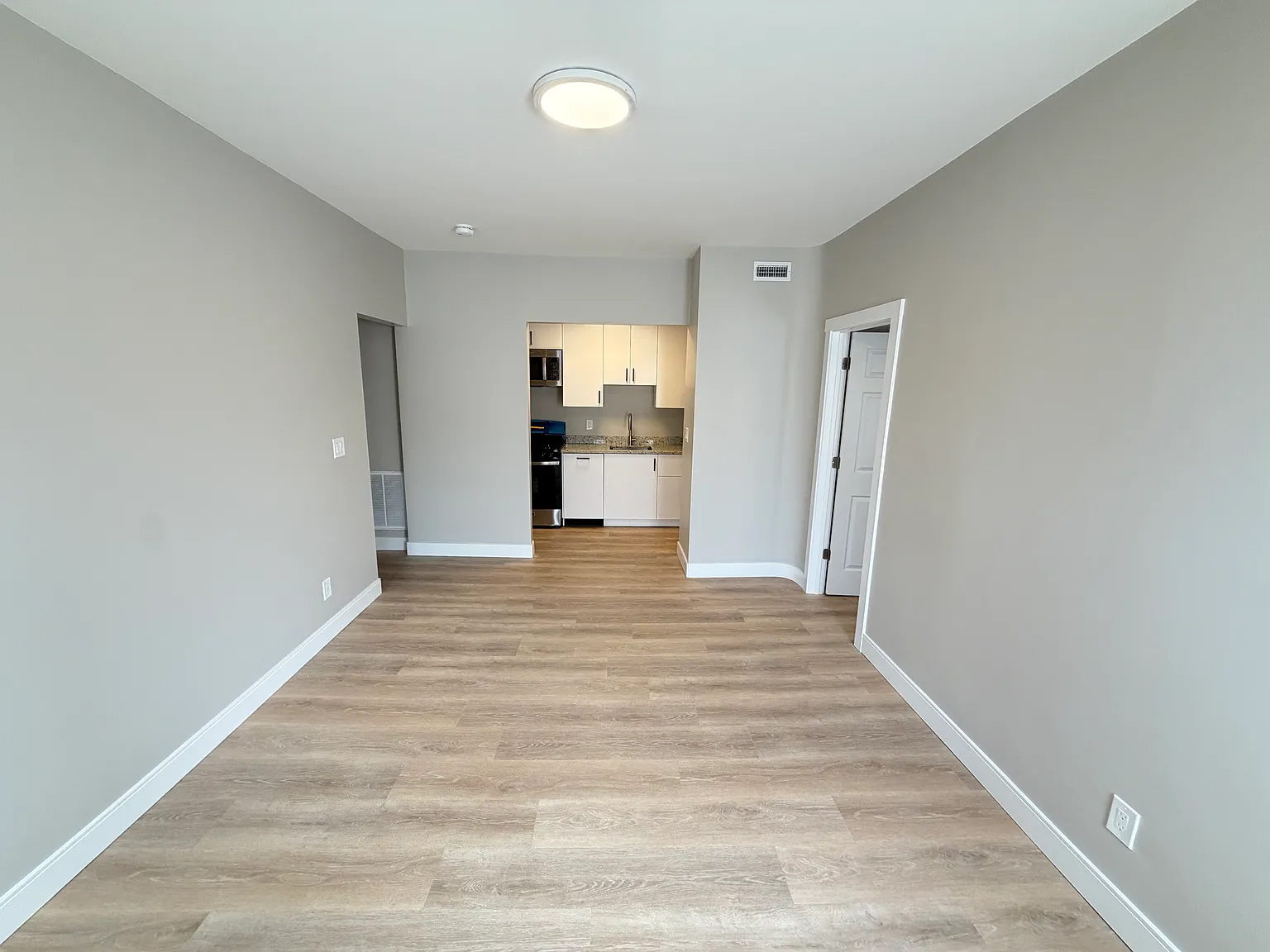 2 bed, 800 sqft, $2,650 — Photo 4