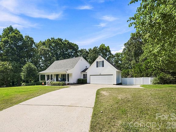 3rd image of 110 Crystal Brook Dr