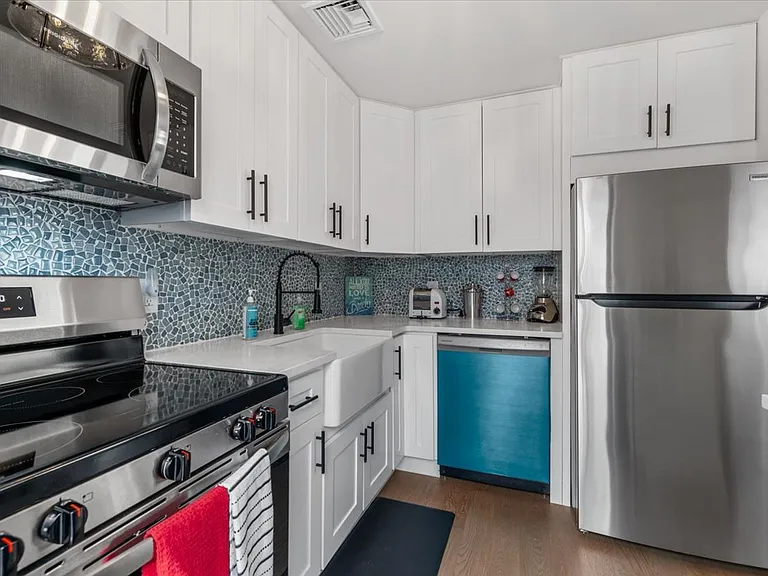 35 Washington Heights Ave — Photo 9