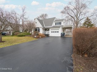 12 Bayberry Rd, Schenectady, NY 12306