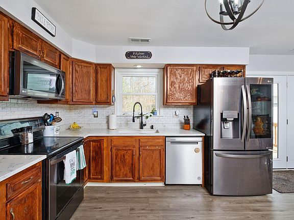 3rd image of 3319 Angus Rd