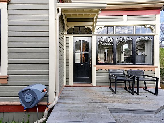 3rd image of 2221 Fernwood Rd